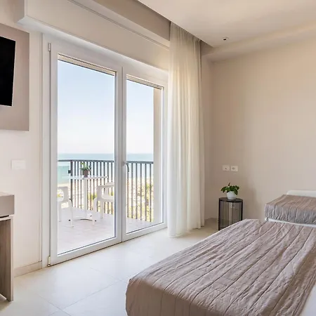 Hotel Tropic - Fronte Mare 3*