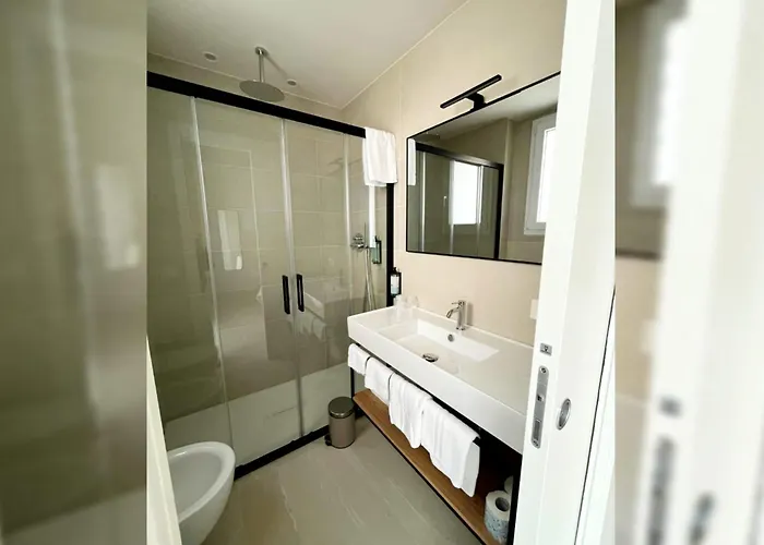 מלון Tropic - Fronte Mare 3*